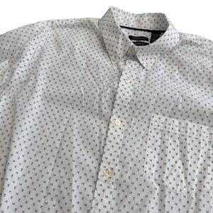 Van Heusen Mens Classic Fit Short Sleeve Button Down Shirt XL White Blue Pattern